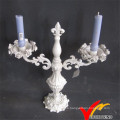 Candelabro blanco antiguo del hierro de la vendimia de Luckywind